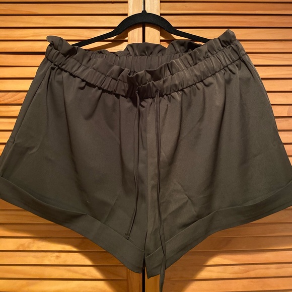 Front Tie Paper-bag Waist Shorts - Picture 5 of 7